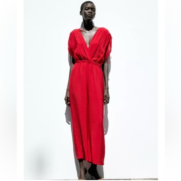 WIDE V-NECK JUMPSUIT RED . SIZE L